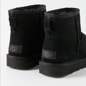 black classic mini uggs